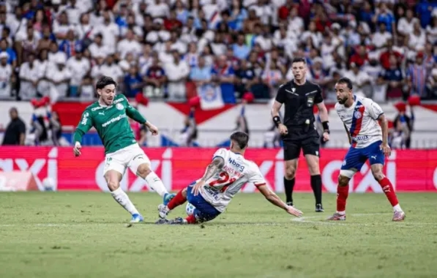 Mesmo competitivo, Bahia é derrotado pelo líder Palmeiras na Fonte Nova e deixa o G-4