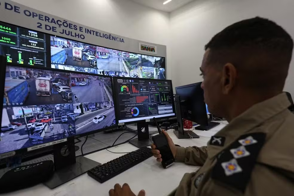 Sistema de reconhecimento facial ajuda polícia a localizar mil foragidos na Bahia