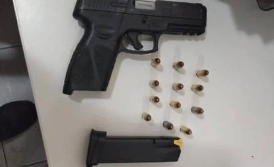 Pistola com 12 munições é encontrada em lixeira de banheiro de faculdade em Conceição do Coité