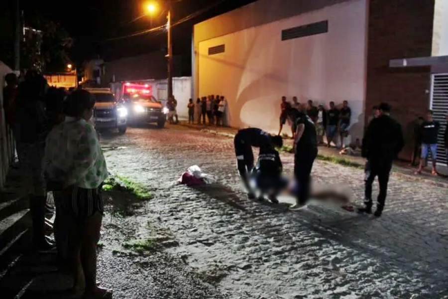 Homem morre após cair da carroceria de pick-up em rua de Conceição do Coité