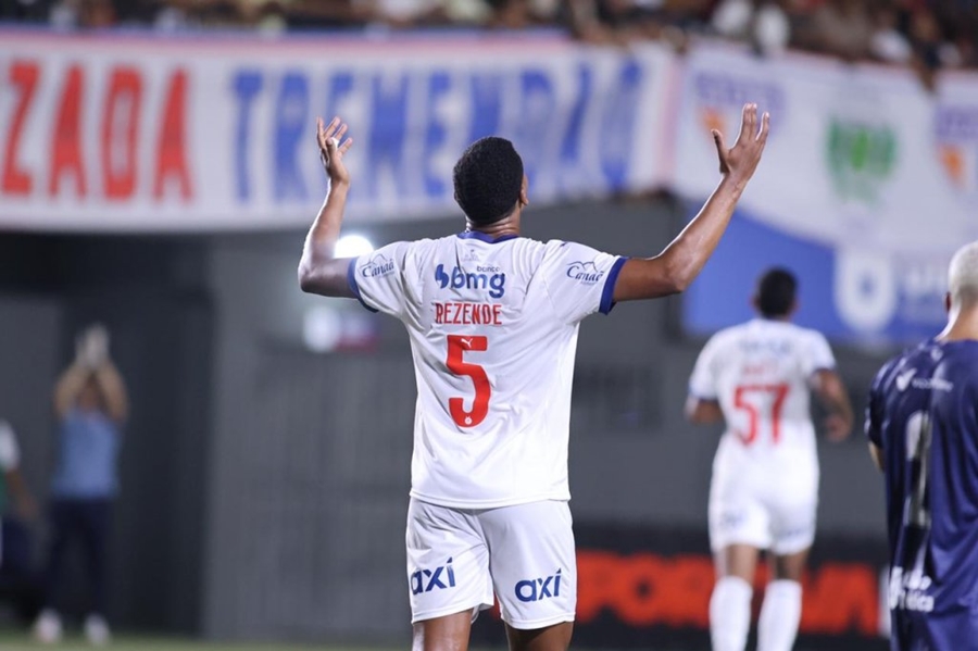 Bahia domina o xará, faz 3 a 0 em Feira de Santana e lidera o Baianão 2026