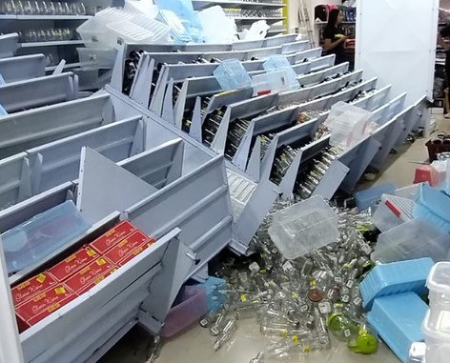 Funcionária fica ferida após prateleira desabar em loja de Conceição do Coité