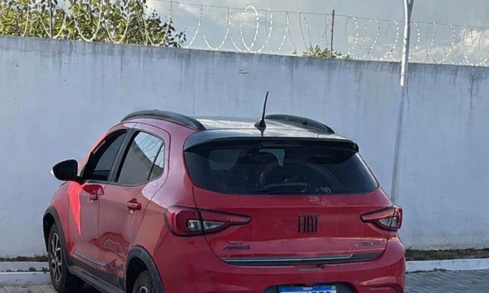 PM recupera veículo com restrição de furto/roubo e conduz suspeito em Santaluz