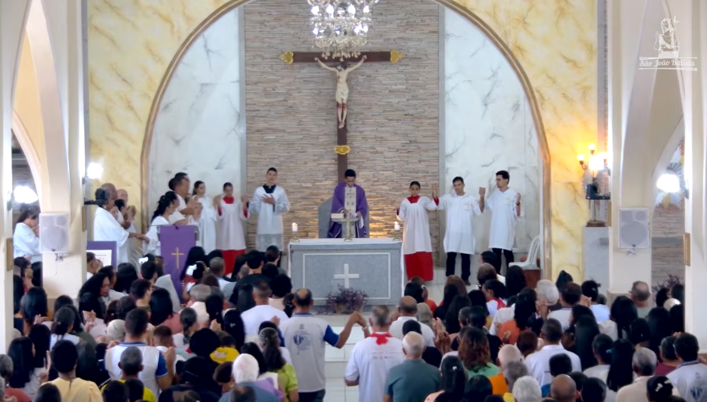 Em missa marcada por emoção, padre Adelson se despede de Barrocas após quase seis anos de missão