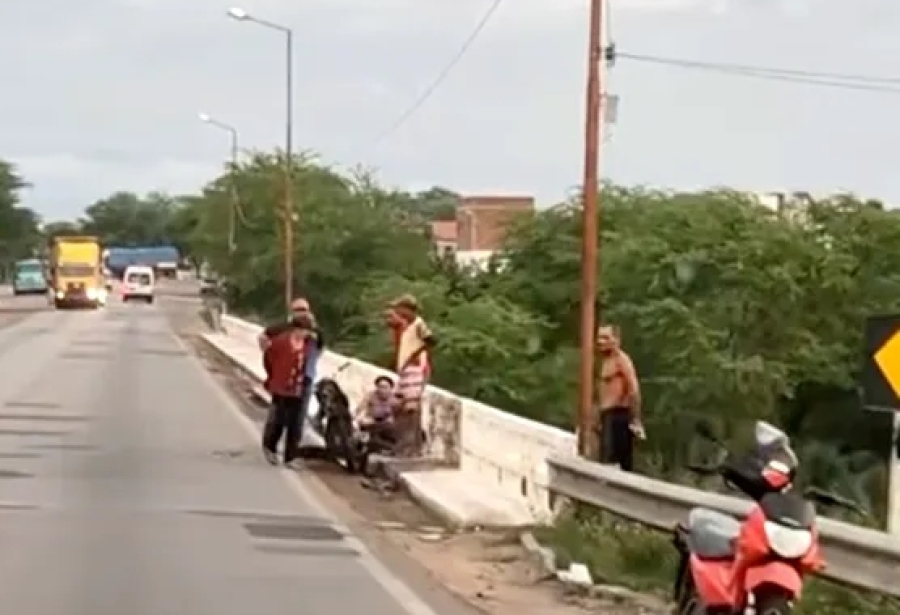 Idoso fica gravemente ferido após motocicleta ser atingida por carreta em Riachão do Jacuípe