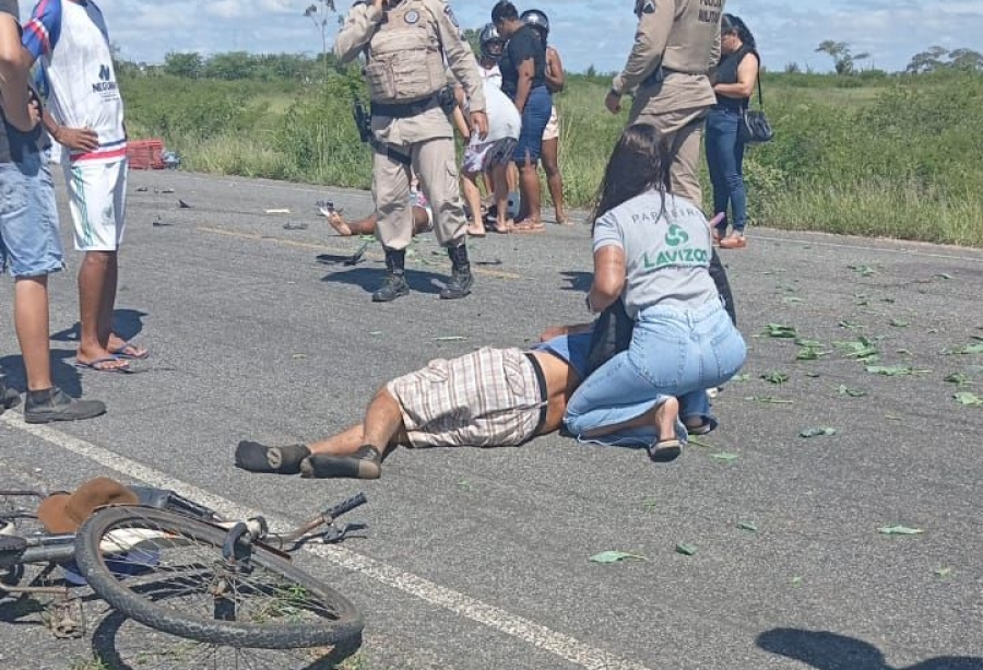 Colisão entre moto e bicicleta deixa dois feridos na BA-411 em Conceição do Coité