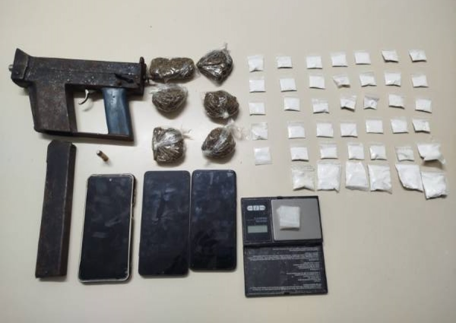 PM apreende submetralhadora artesanal e drogas durante ação no bairro Vista Alegre, em Serrinha