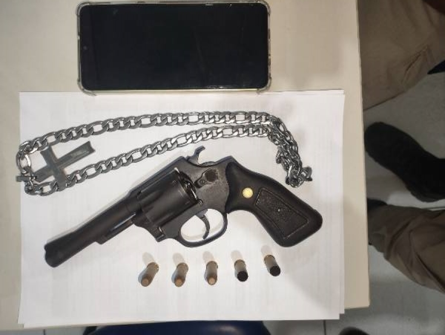 Homem é detido com revólver durante ação da PM em Teofilândia
