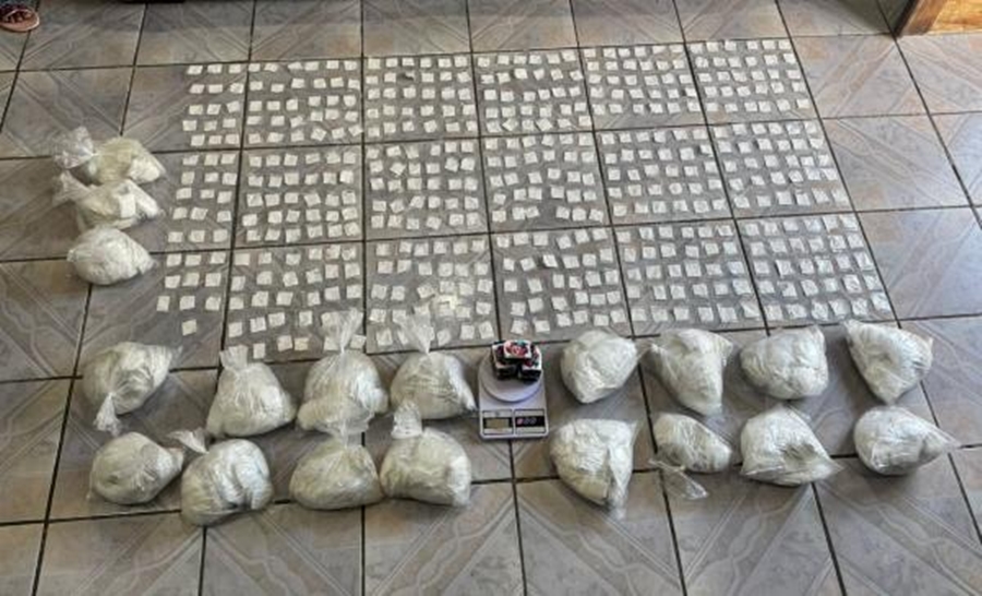PM apreende 9 mil papelotes de cocaína e maconha com adolescente no interior da Bahia