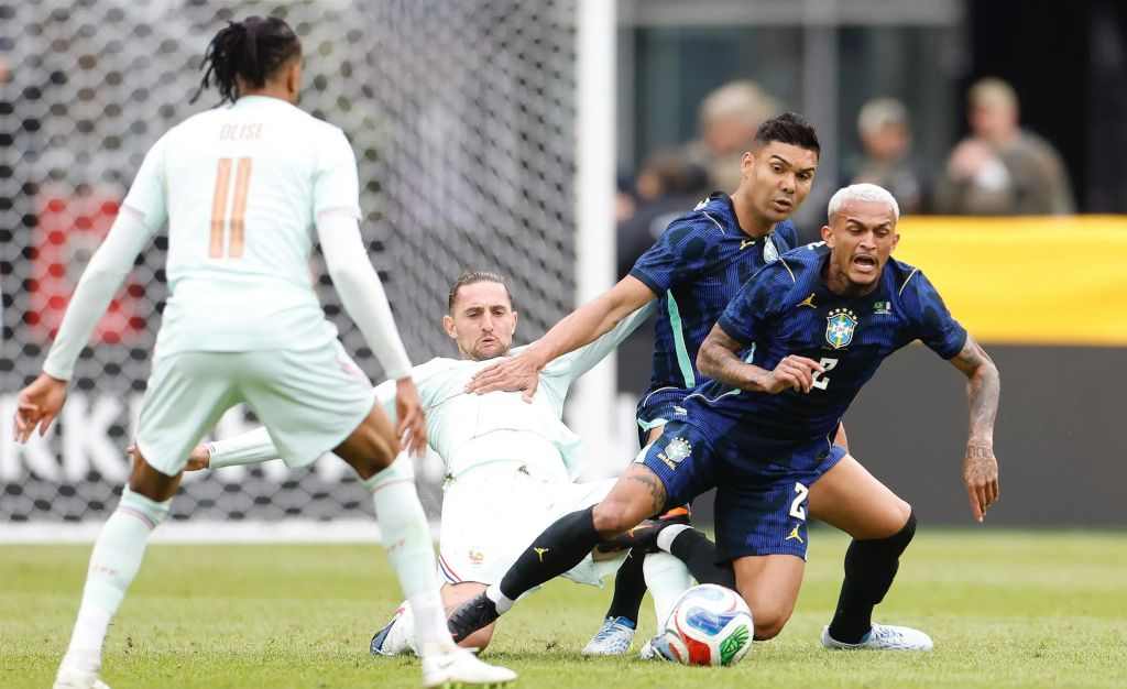 Com um a mais no segundo tempo, Brasil é derrotado pela França em amistoso nos EUA