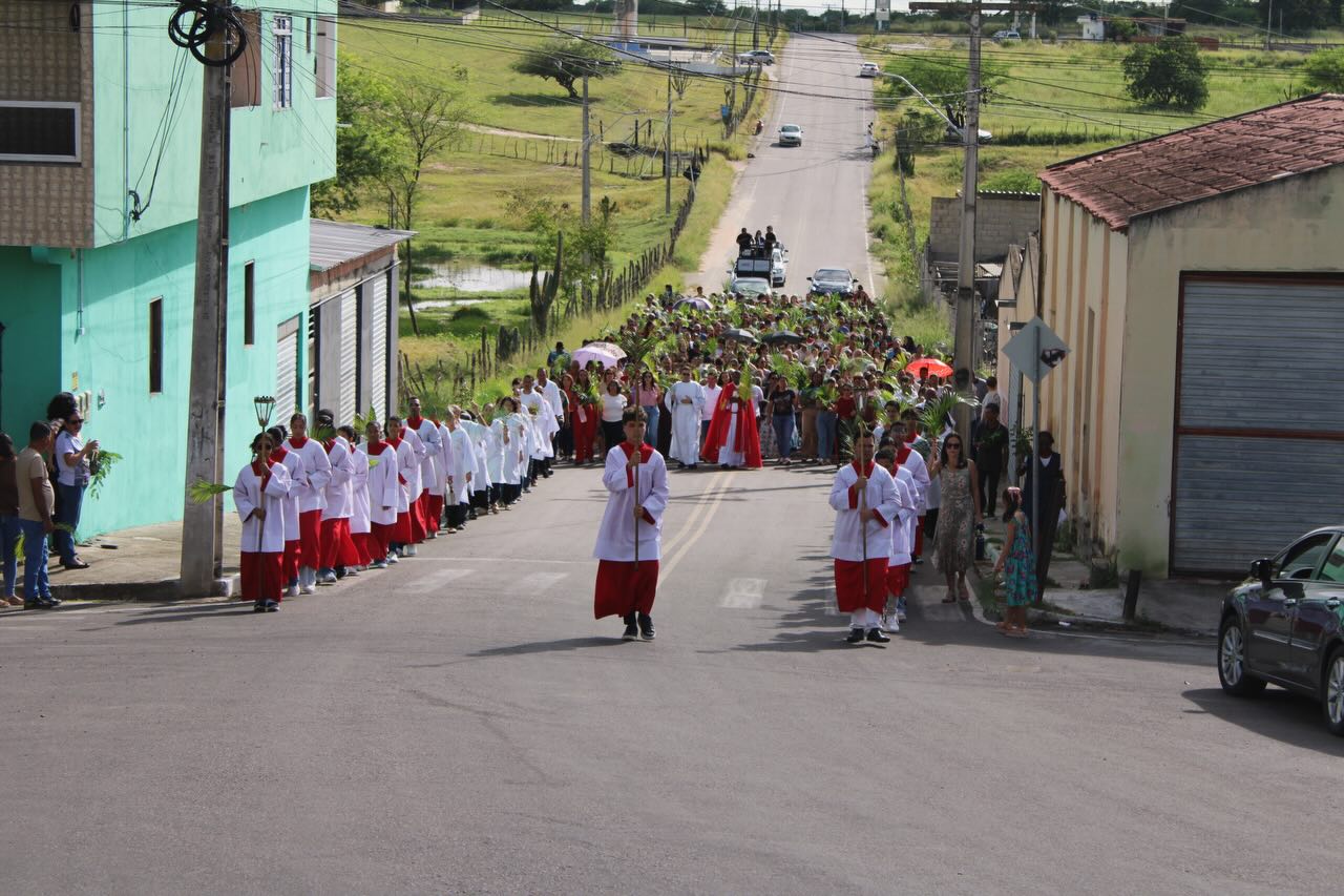 Fiéis participam de Procissão de Ramos e marcam início da Semana Santa em Barrocas