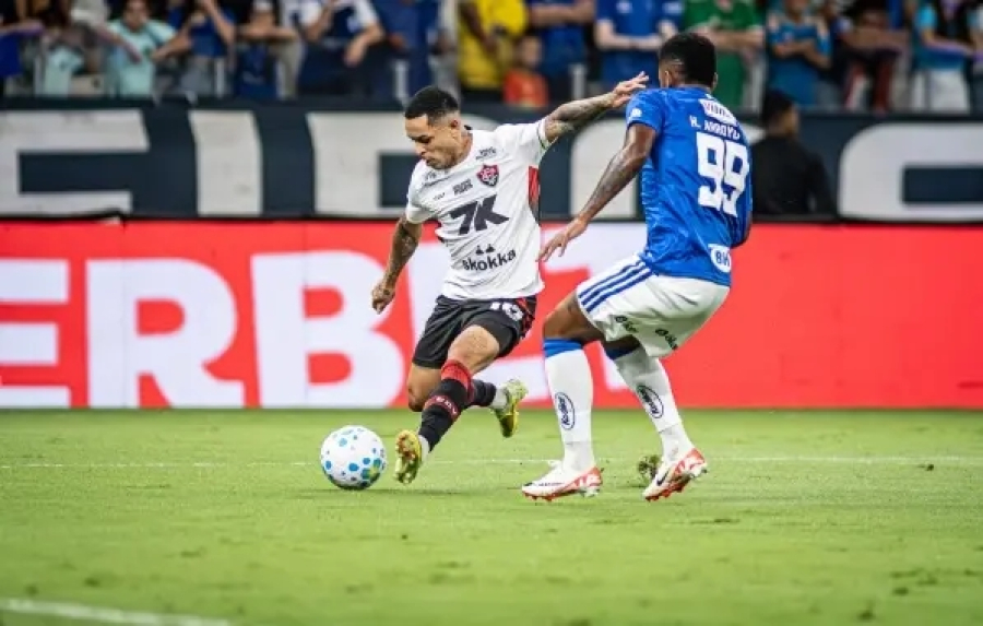 Vitória sofre apagão no primeiro tempo e é derrotado pelo Cruzeiro no Mineirão