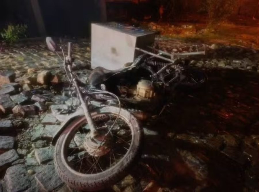 Homem é preso após incendiar moto de entregador por ciúmes no interior da Bahia