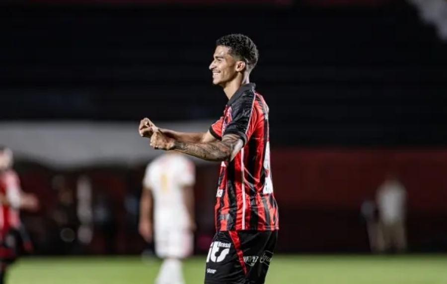 Renê marca na estreia como titular e Vitória goleia a Juazeirense pela Copa do Nordeste