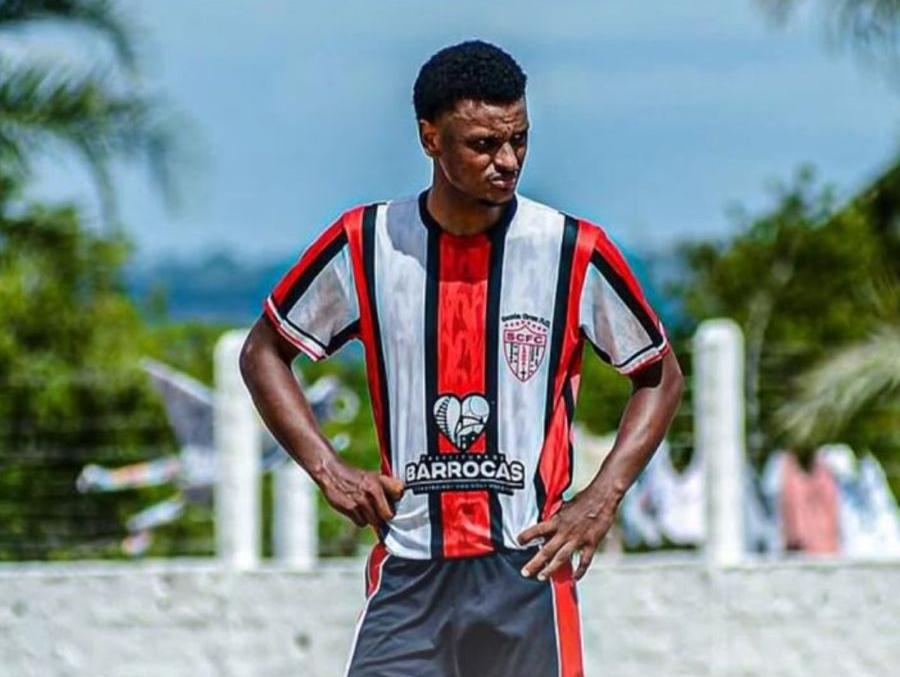 Jogador que sofreu mal súbito durante jogo em Barrocas segue internado na UTI em Salvador