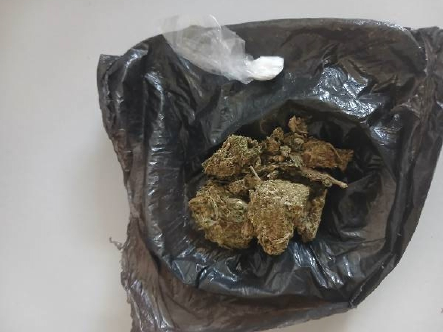 Homem é flagrado com droga durante patrulhamento da PM em Teofilândia