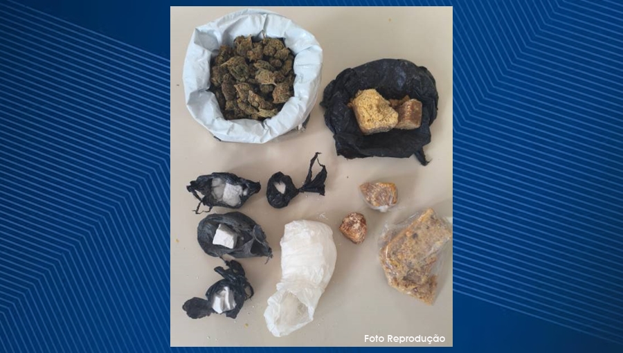 Polícia Militar apreende mais de um quilo de entorpecentes e prende suspeito em Serrinha