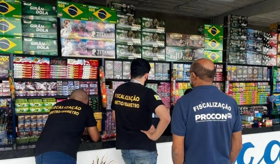 Fiscalização da Polícia Civil retira milhares de fogos de artifício do comércio em cinco municípios baianos