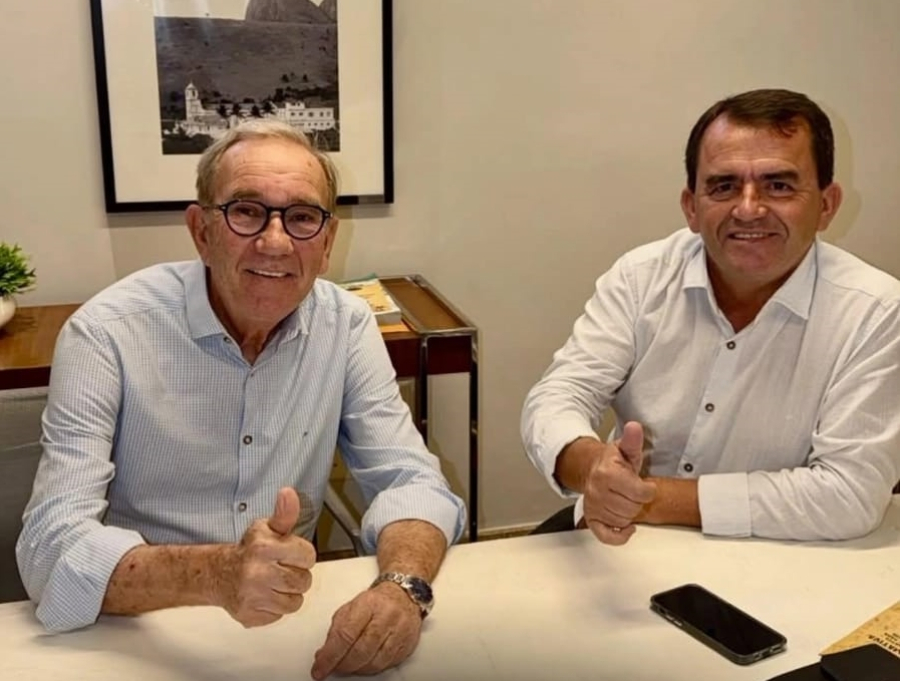 Presidente da UPB destaca pauta sobre redução da alíquota do INSS durante encontro com prefeito de Barrocas