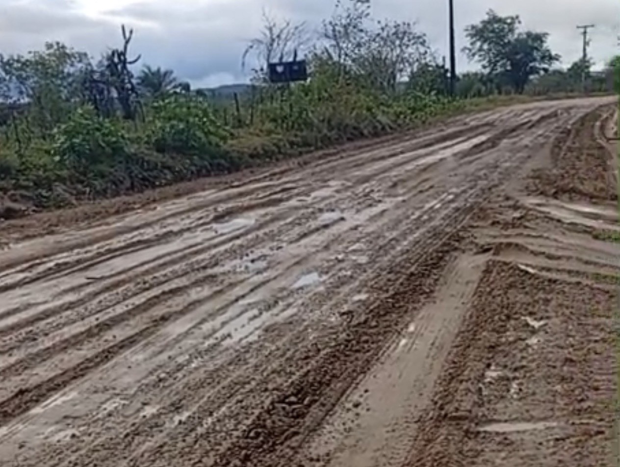 Morador cobra recuperação de estrada que dá acesso à mina de ouro e à zona rural de Santaluz
