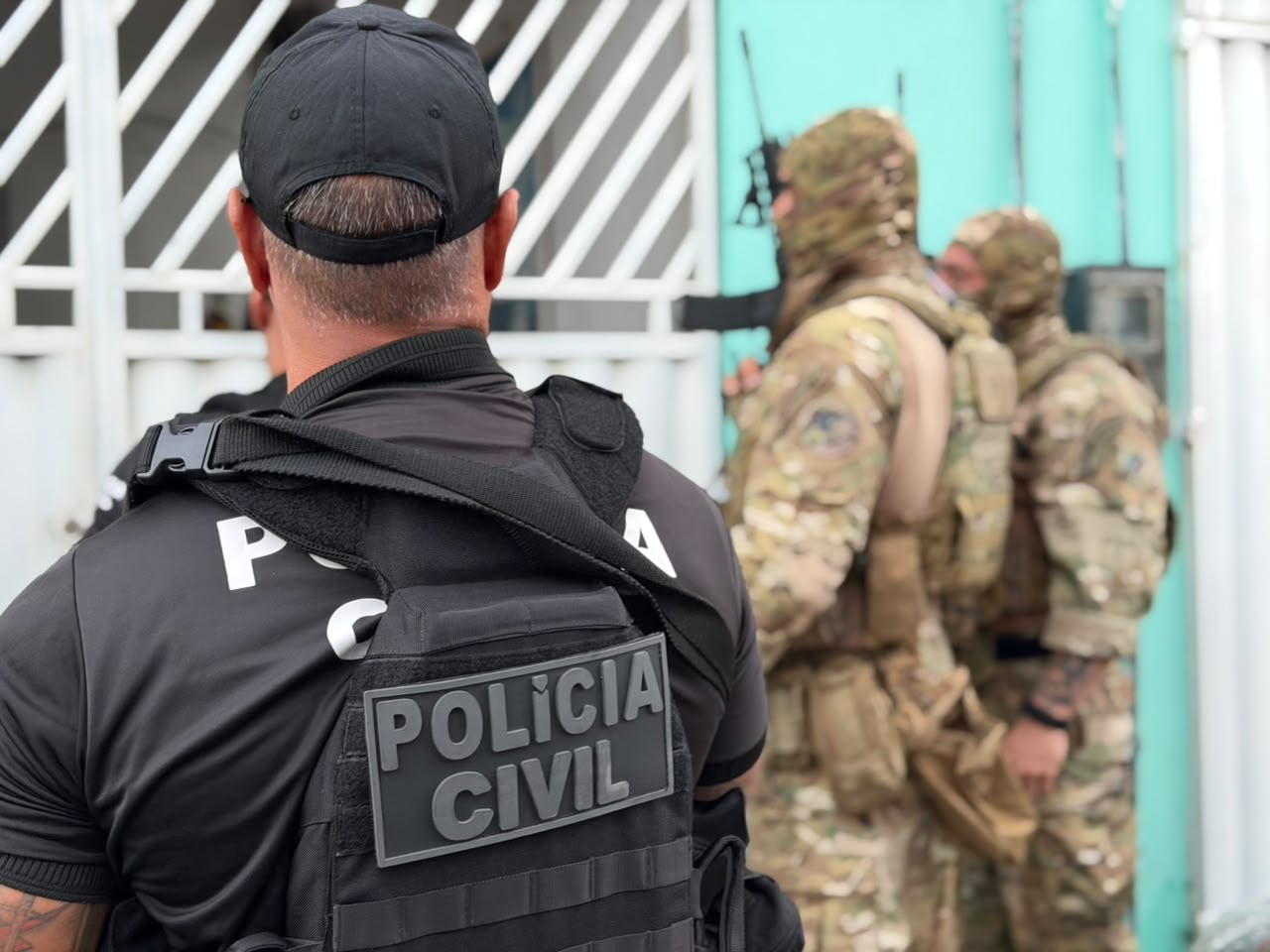 Operação prende três advogados em Serrinha por suspeita de intermediar comunicação entre facções criminosas