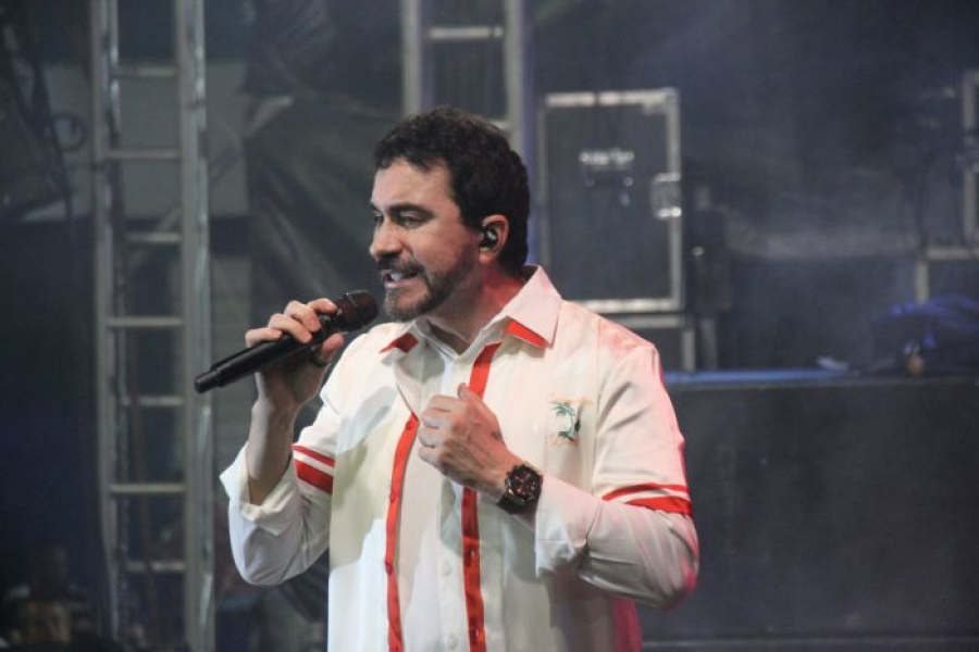 Padre Fábio de Melo emociona multidão em show pelos 93 anos de Conceição do Coité