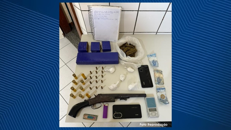 Homem é preso após polícia encontrar drogas e arma em barbearia no Território do Sisal