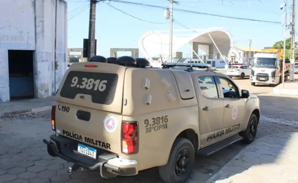 Homem é preso suspeito de agredir mulher e obrigá-la a rezar ajoelhada em igreja no interior da Bahia