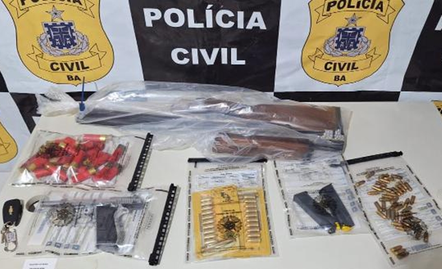 Polícia Civil apreende armas durante operação contra investigados por violência doméstica em Serrinha