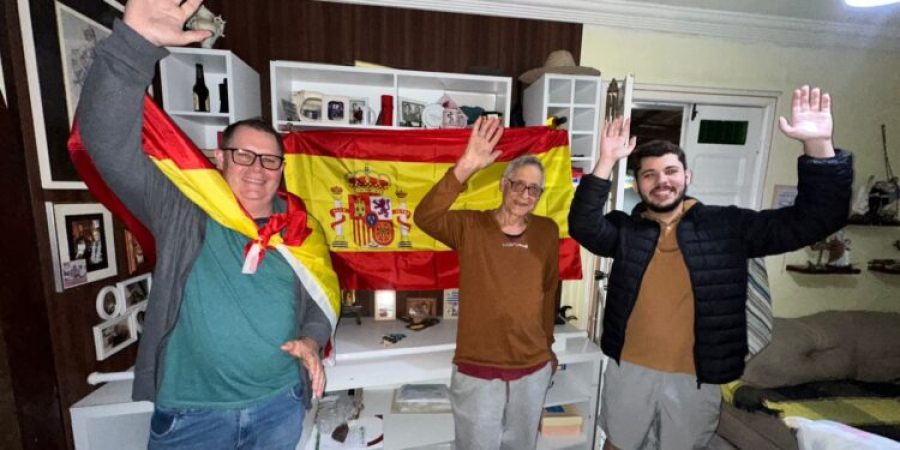 Espanhol que vive em Conceição do Coité há 55 anos comemora bicampeonato da Espanha ao lado da família