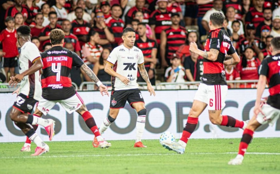 Vitória perde para o Flamengo no Maracanã e segue sem vencer fora de casa no Brasileirão