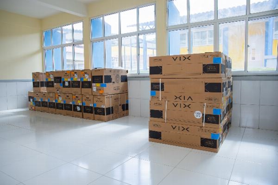 Escolas municipais de Serrinha começam a receber aparelhos de ar-condicionado
