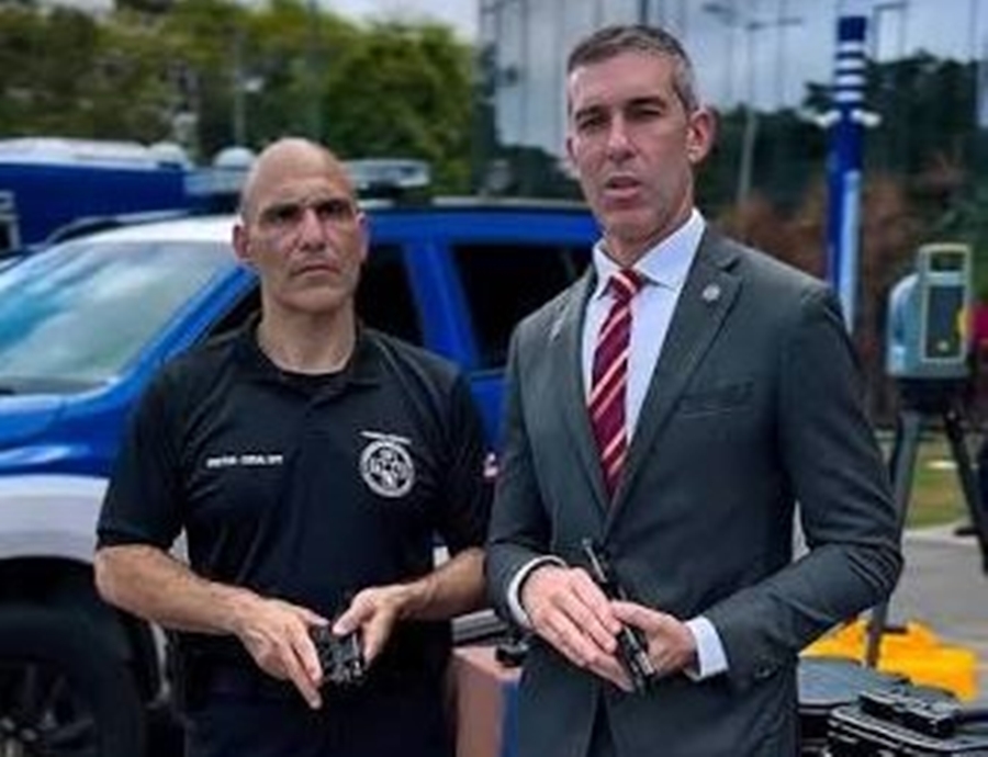 Marcelo Werner entrega 500 novas pistolas, viaturas e primeiros rabecões refrigerados da Bahia