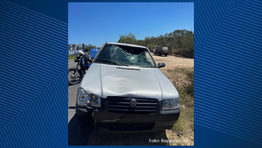 Idoso sofre fratura exposta após colisão entre carro e moto na BA-409, entre Coité e Serrinha
