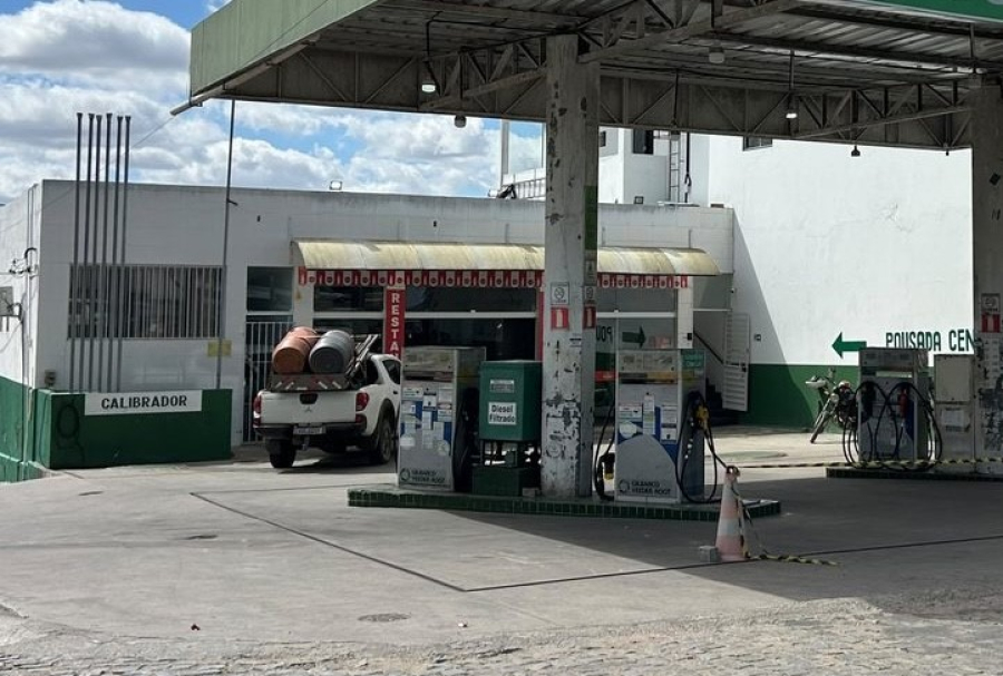 Homem morre durante limpeza de tanque de combustível em posto de Teofilândia