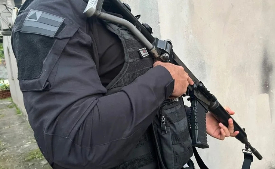 Homem de 41 anos é preso em Serrinha por suspeita de tentativa de feminicídio contra companheira
