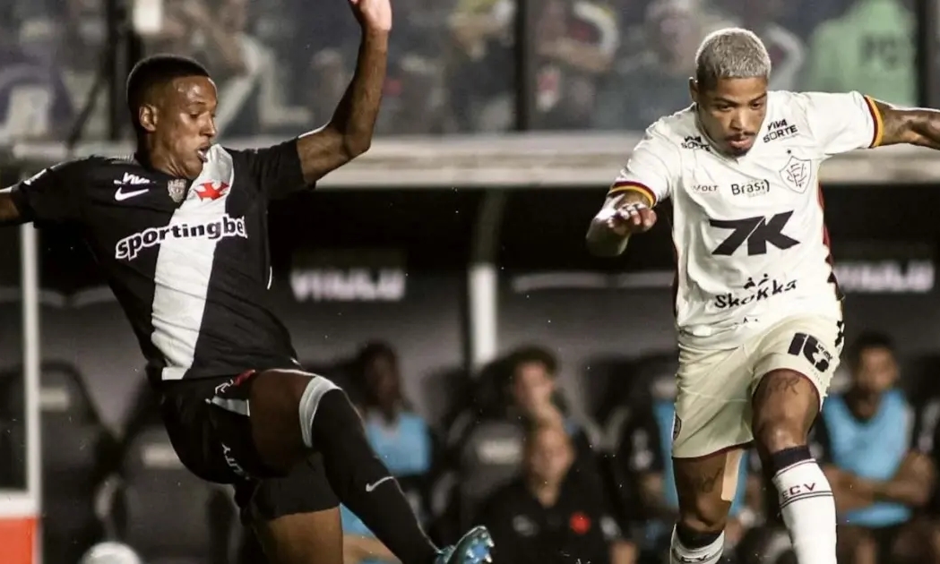 Vitória joga com vantagem numérica por mais de 70 minutos, mas perde para o Vasco por 1 a 0 em São Januário