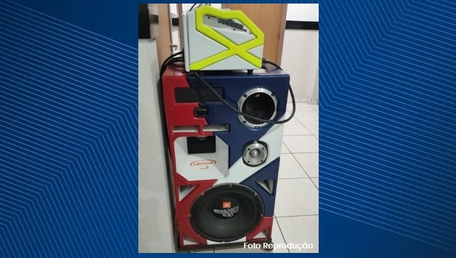 Homem é levado à delegacia após denúncia de som alto em bar na zona rural de Serrinha