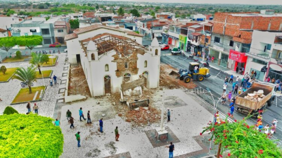 Igreja Matriz de Retirolândia é demolida após mais de oito décadas e dará lugar a novo templo