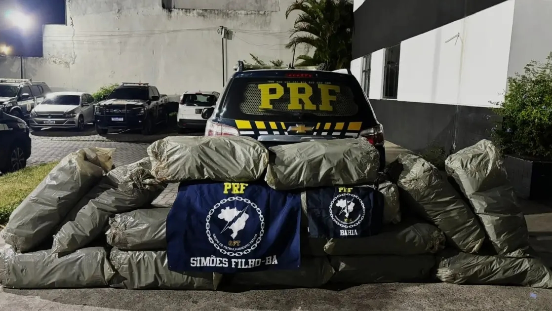 PRF encontra quase 100 kg de maconha em carro durante fiscalização na BR-324