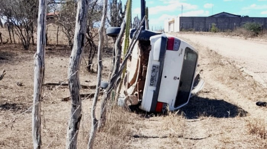 Locutor do Território do Sisal morre após capotar carro em estrada de terra