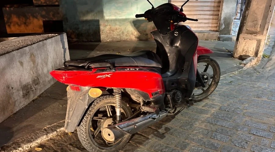 Moto levada durante a tarde é localizada com chave na ignição em rua de Conceição do Coité