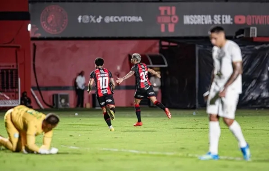 Com dois de Erick e dois de Matheuzinho, Vitória vence a Chape e se afasta do Z-4
