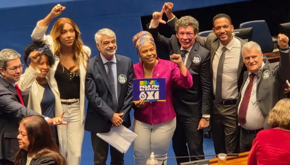 Senado aprova PEC que acaba com escala 6x1 e reduz jornada de trabalho