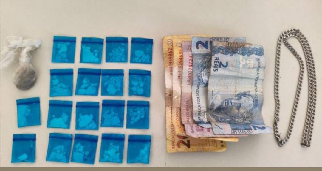 PM apreende 18 porções de cocaína e maconha durante ação em Serrinha