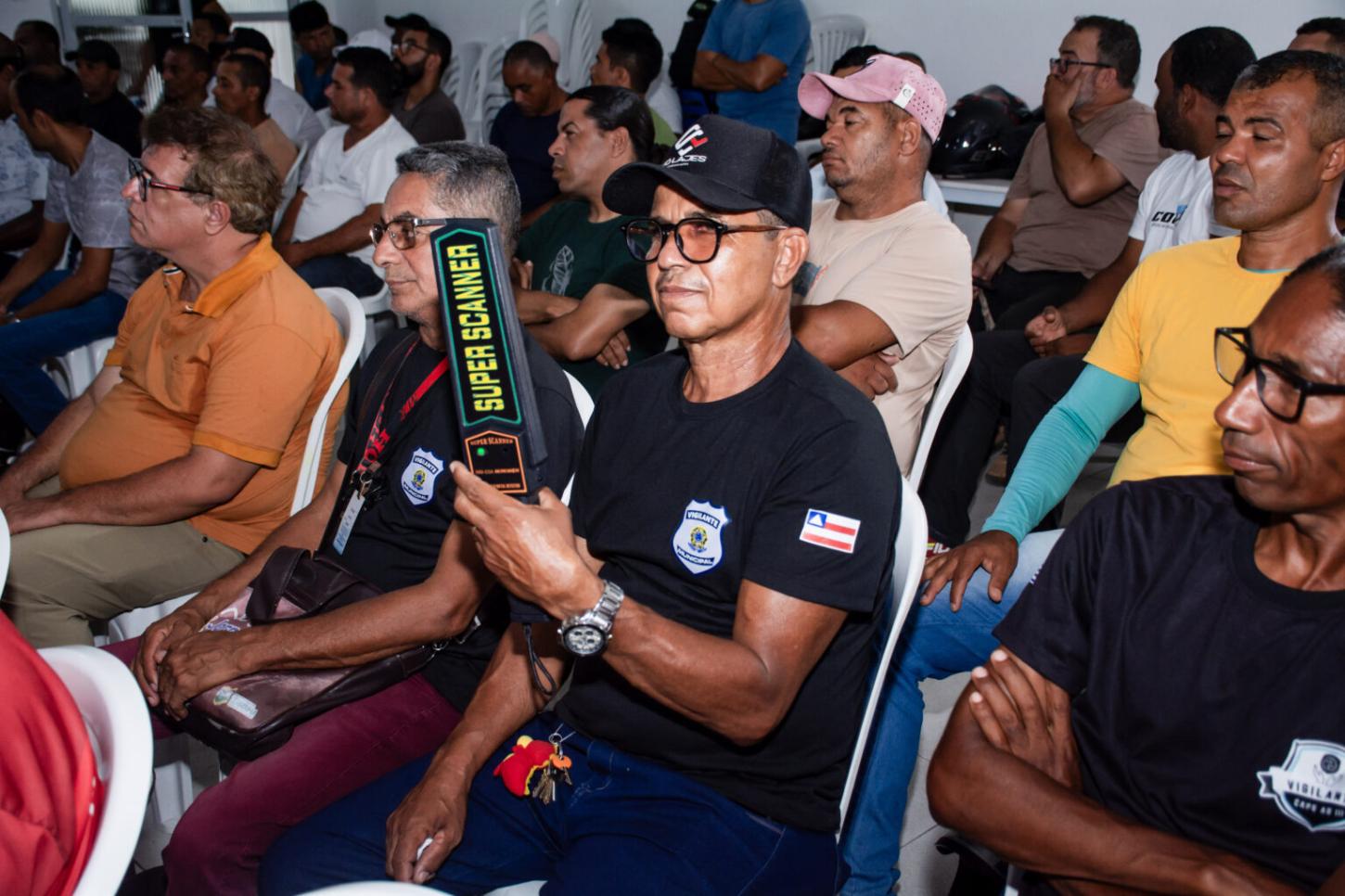 Serrinha capacita profissionais para reforçar segurança nas escolas municipais