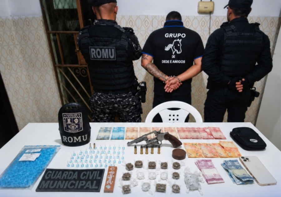 Jovem é preso com revólver, munições e drogas durante abordagem em Tucano